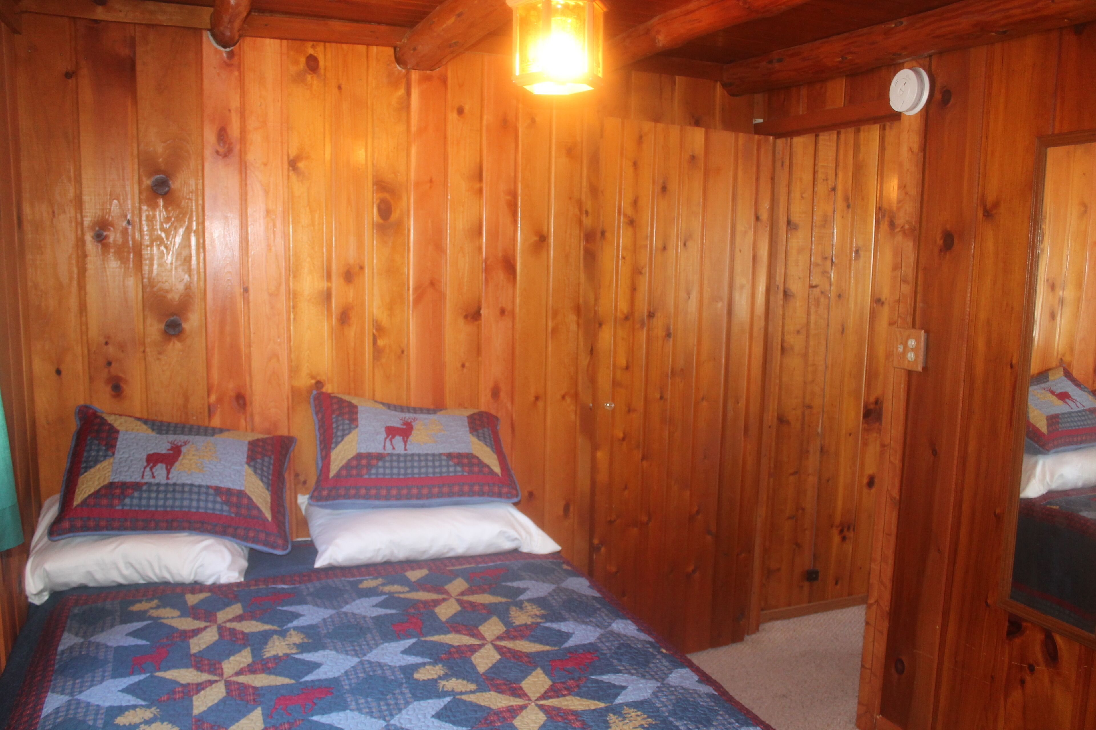 Knotty Pine Retreat On 200 Acre All Sports Jewell Lake W/ Row Boat