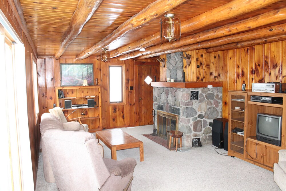 Knotty Pine Retreat On 200 Acre All Sports Jewell Lake W/ Row Boat & Paddle Boat