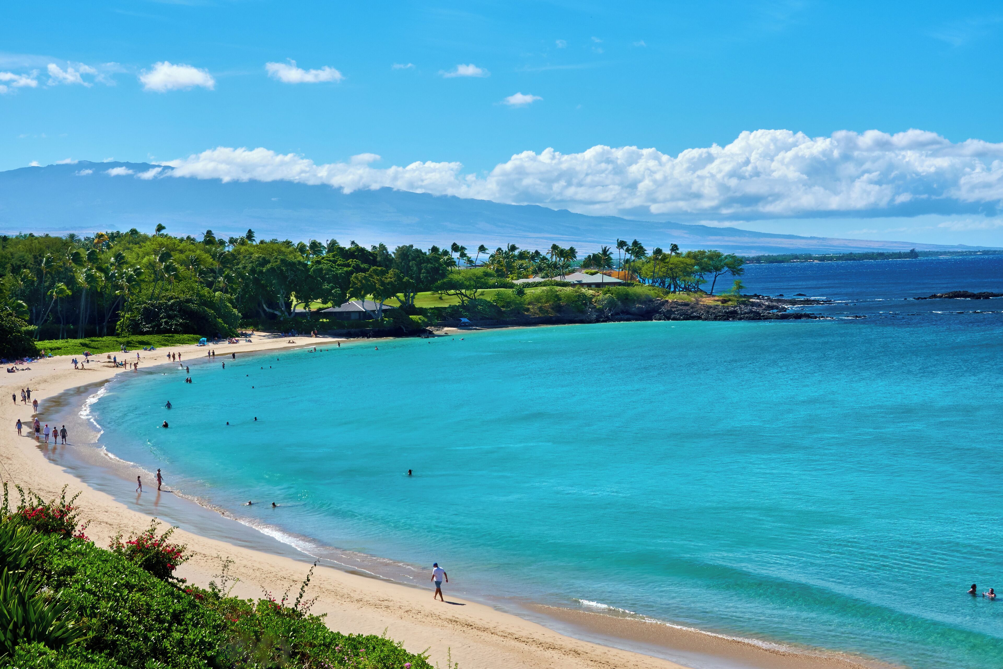 Beach nearby, sun loungers, beach towels