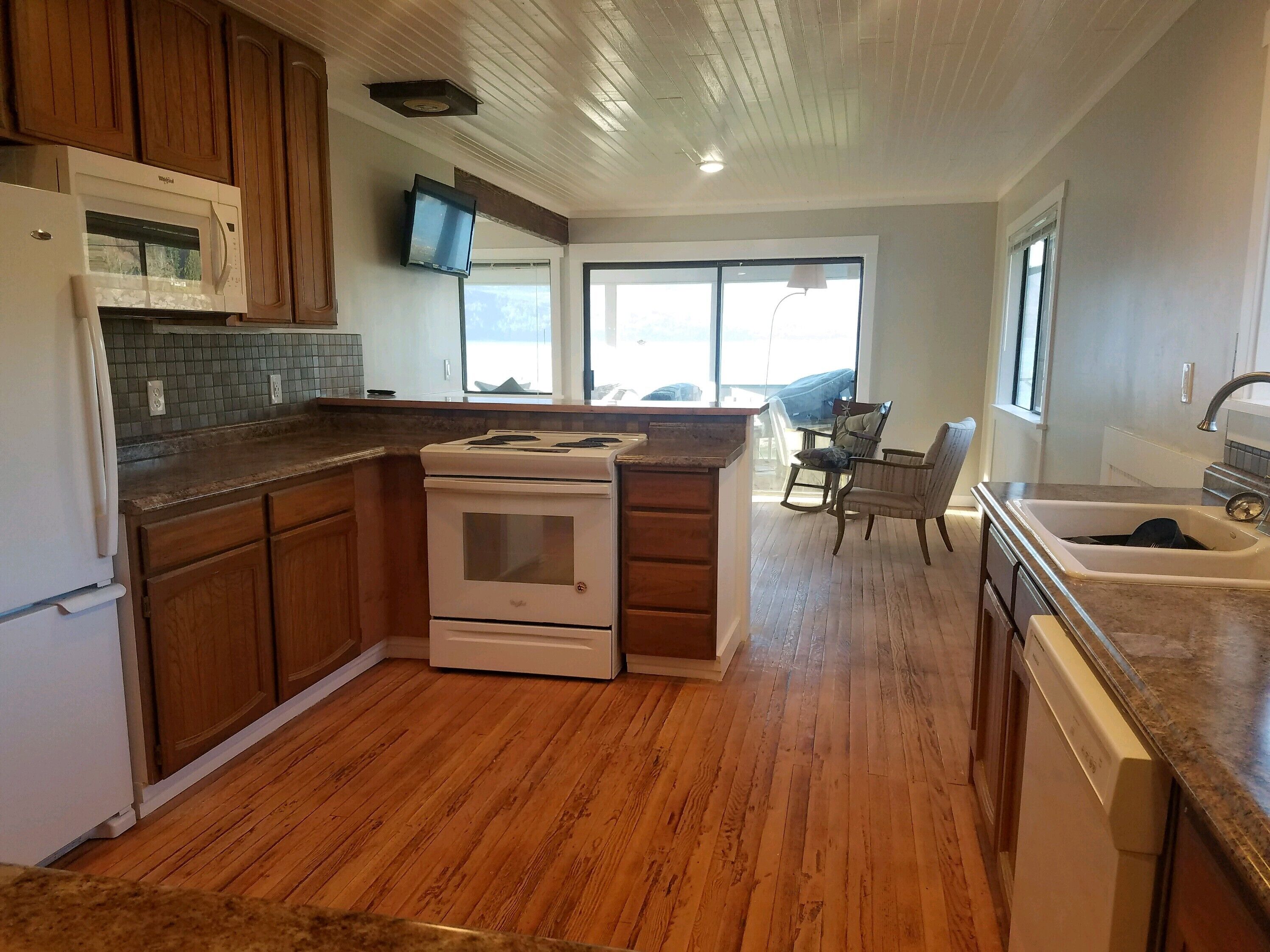 Beautiful Beachfront House on Hood Canal