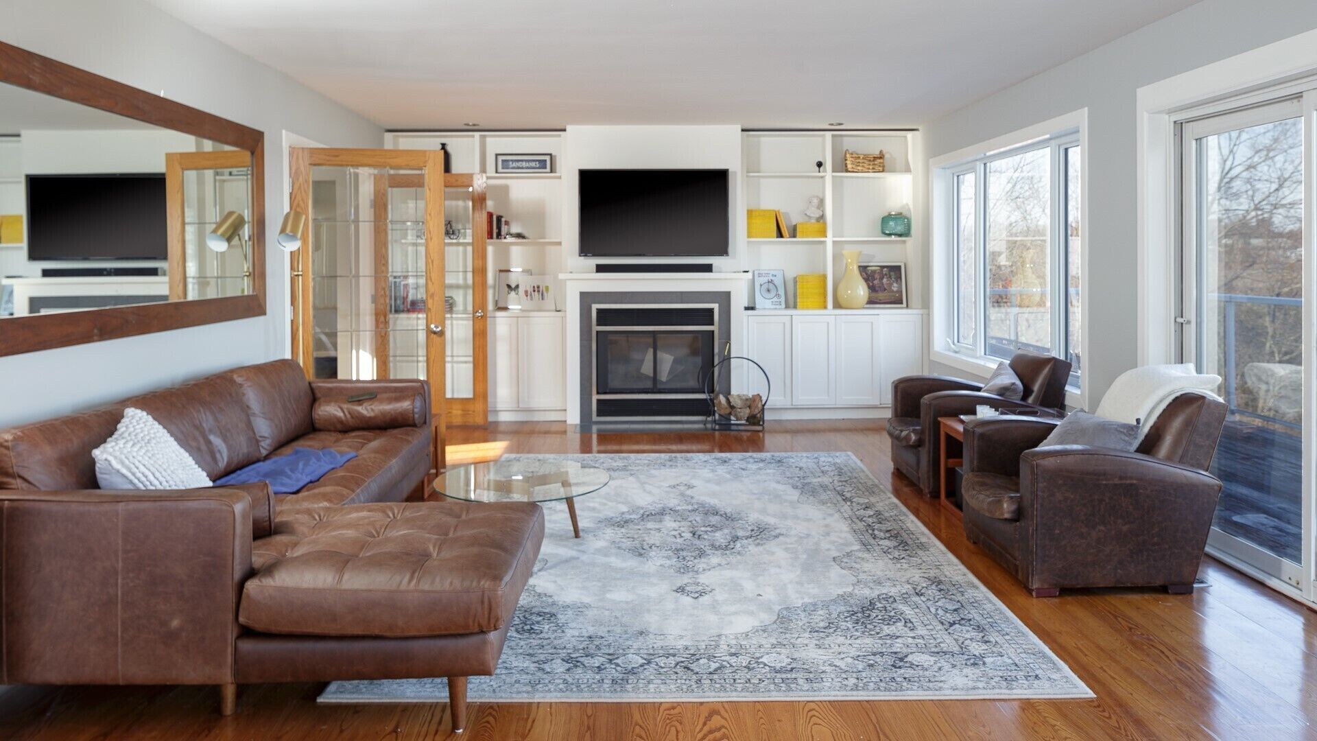 Peaceful Skies Lakehouse - 4BDRM Vacation Home over-looking Lake Ontario