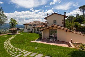 Outdoor dining - Luxury Villa with large pool close to Florence (Rignano sull'Arno)