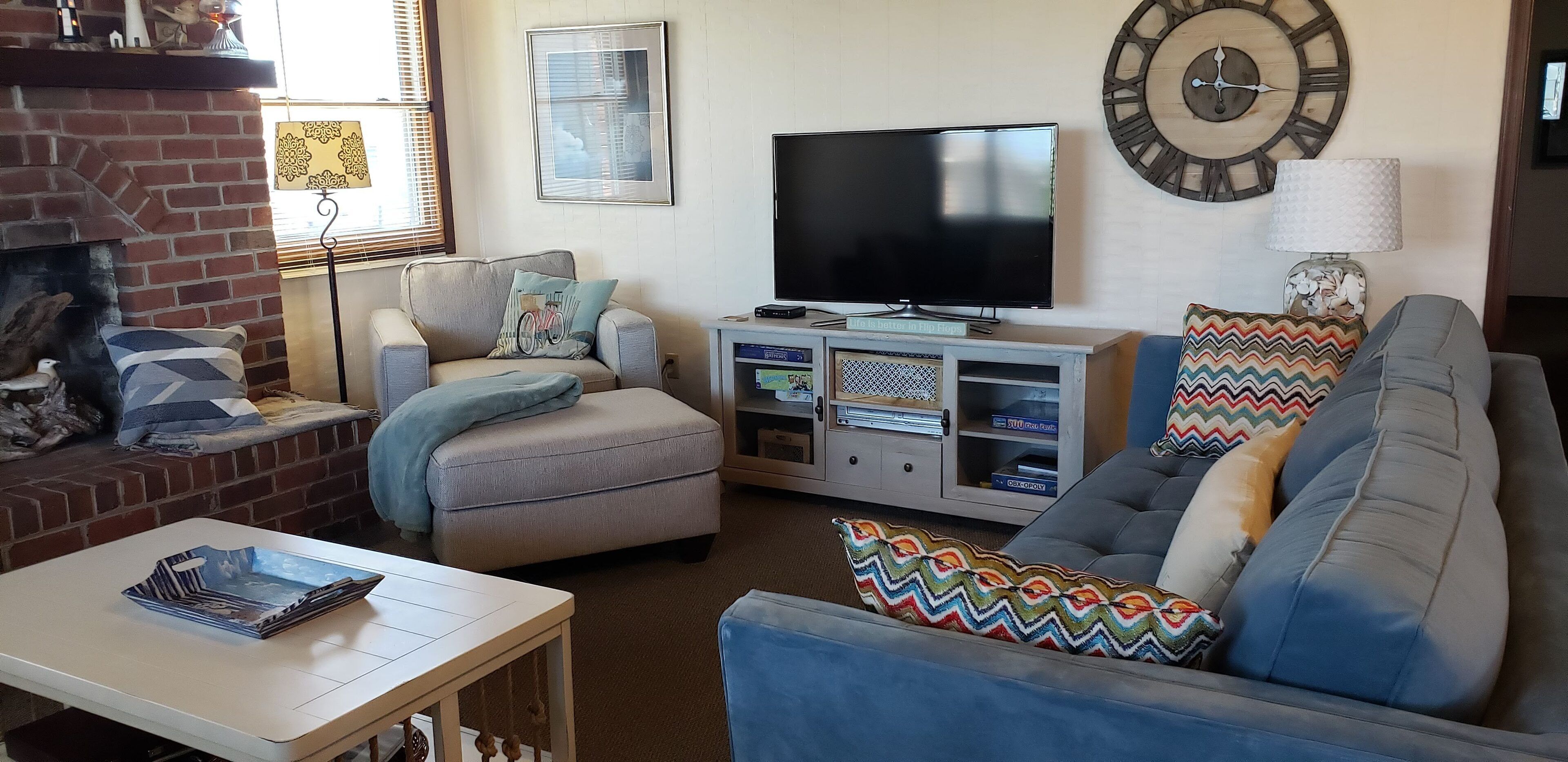 Walk to the beach- Sleeps 14