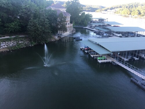 Neue Preise Neu verbessertes Deck! Sicherheits-Tor! Water Front Condo! KEINE SCHRITTE!