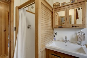 Cabin, 1 phòng ngủ | Phòng tắm