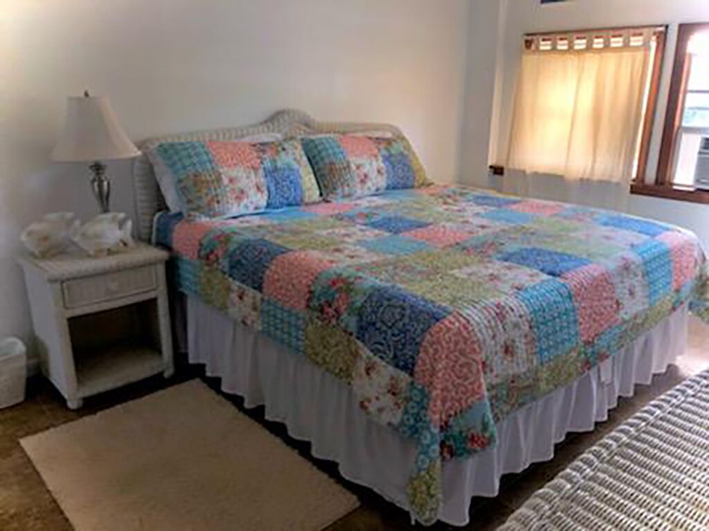 Cottage on Perdido Bay. Right on the Water, Big Trees, Quiet.