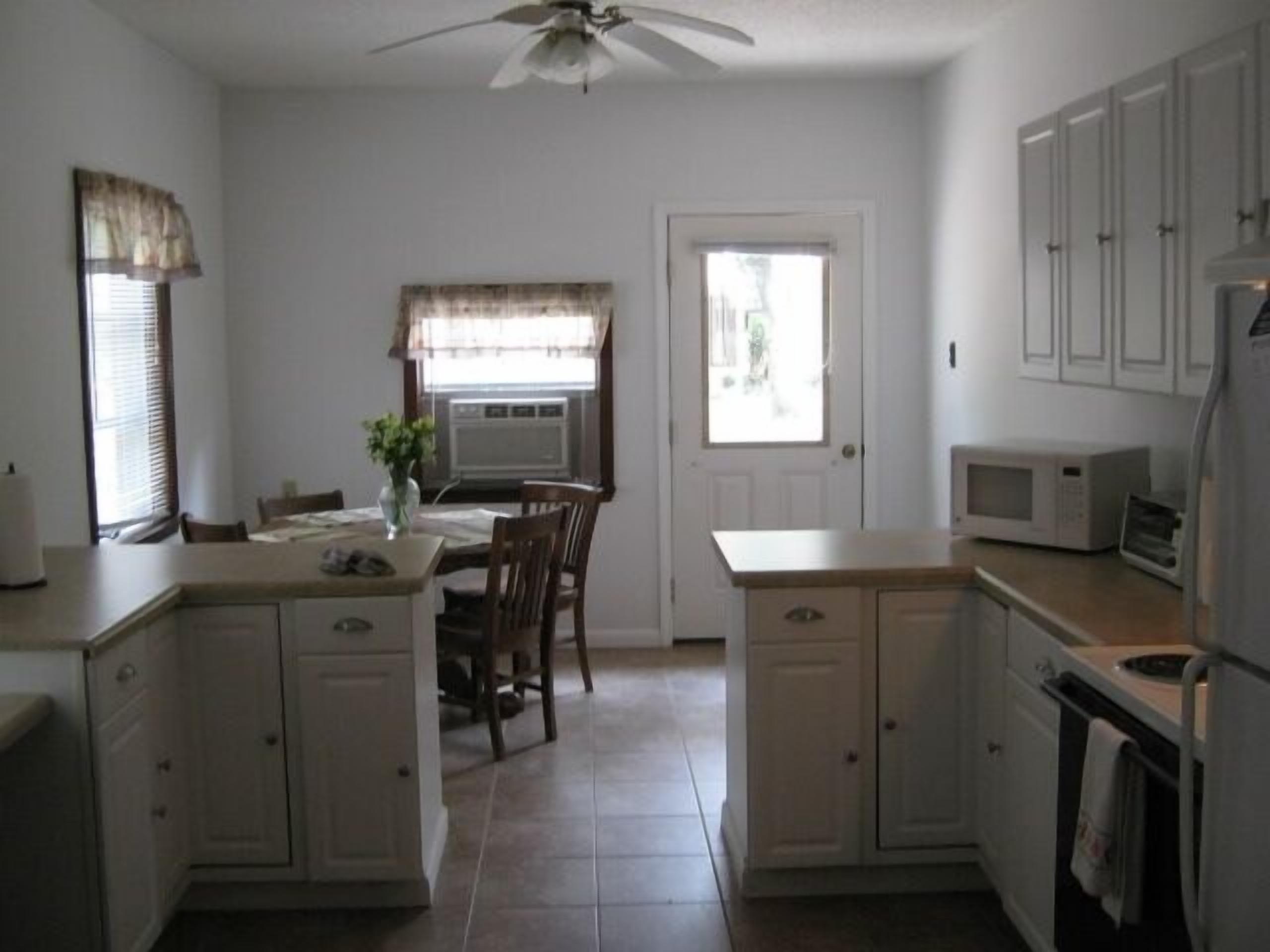 Cottage on Perdido Bay. Right on the Water, Big Trees, Quiet.