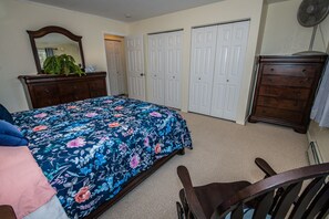 3 bedrooms, desk, iron/ironing board, WiFi