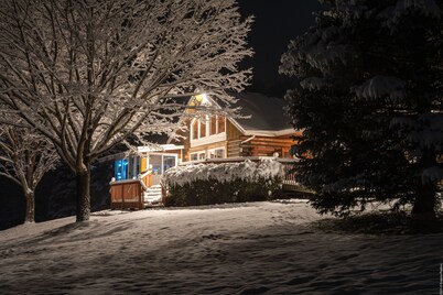 Western Catskills Paradise - Four-Season Mountaintop Retreat