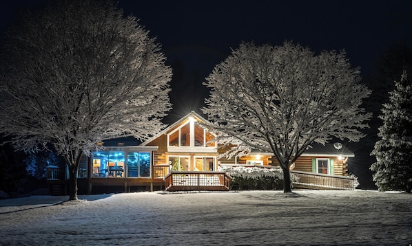 A log cabin with a wooden exterior, a glass front, and a porch. - Western Catskills Paradise - Four-Season Mountaintop Retreat (Bainbridge)