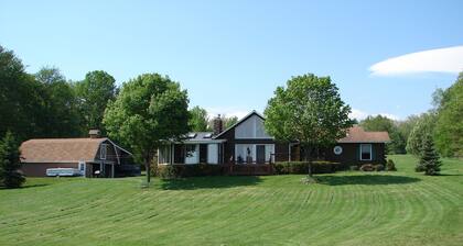 Western Catskills Paradise - Four-Season Mountaintop Retreat