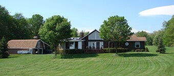 Western Catskills Paradise - Four-Season Mountaintop Retreat
