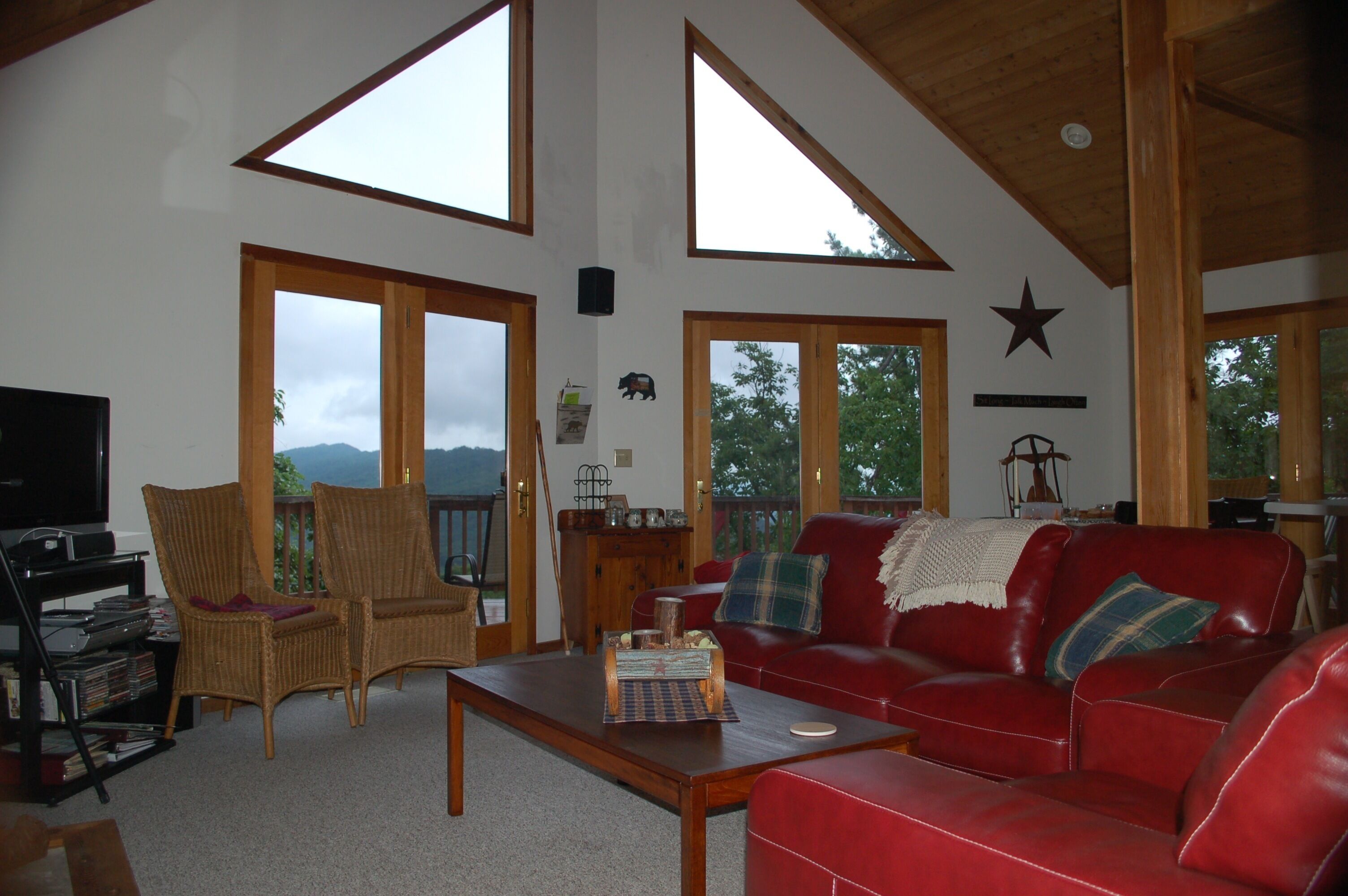 Classic Mountain Home With Two Living Areas, Incredible Views - WIFI
