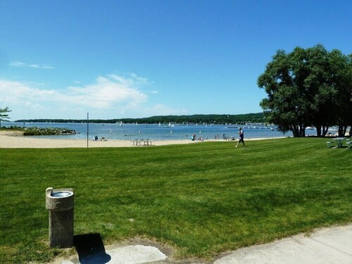 Boyne City House, Family Friendly, free wi-fi, walk to Downtown and public beach