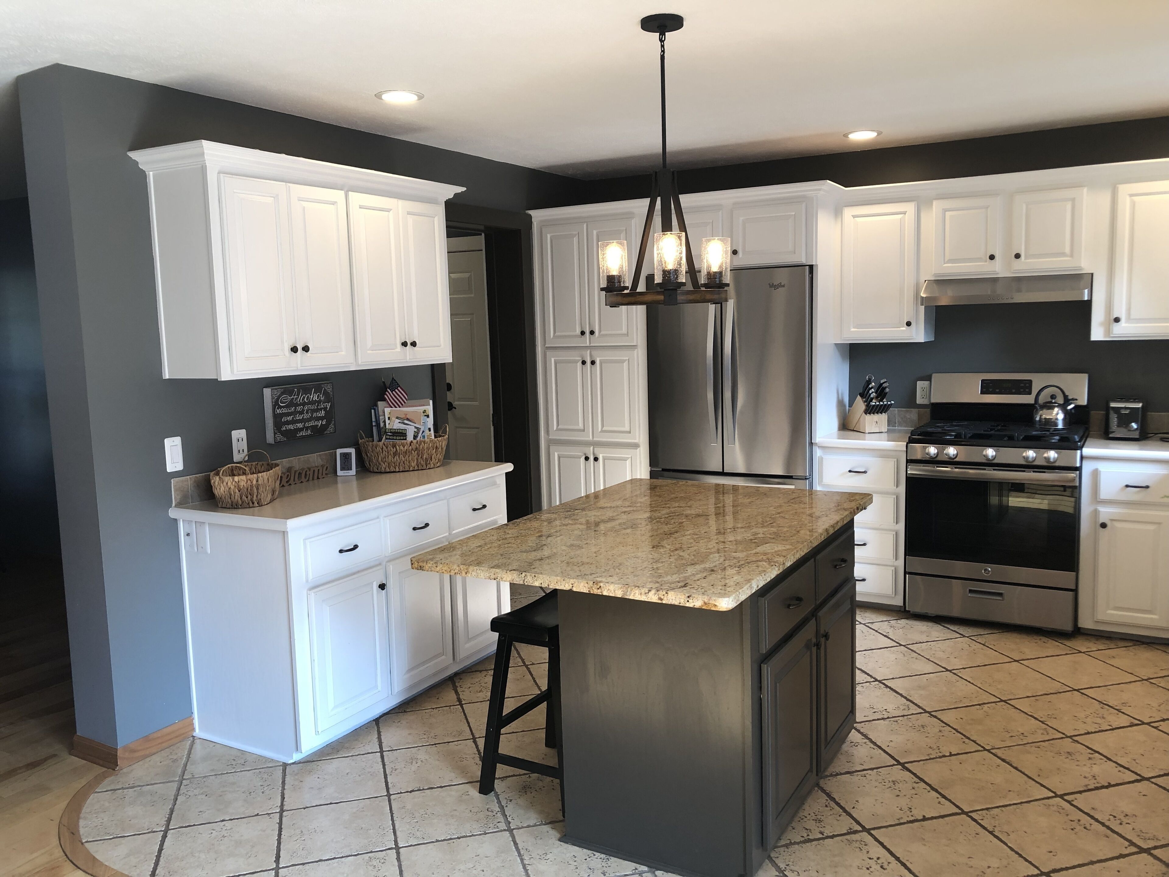 Kjøleskap, mikrobølgeovn, ovn og kokeplater