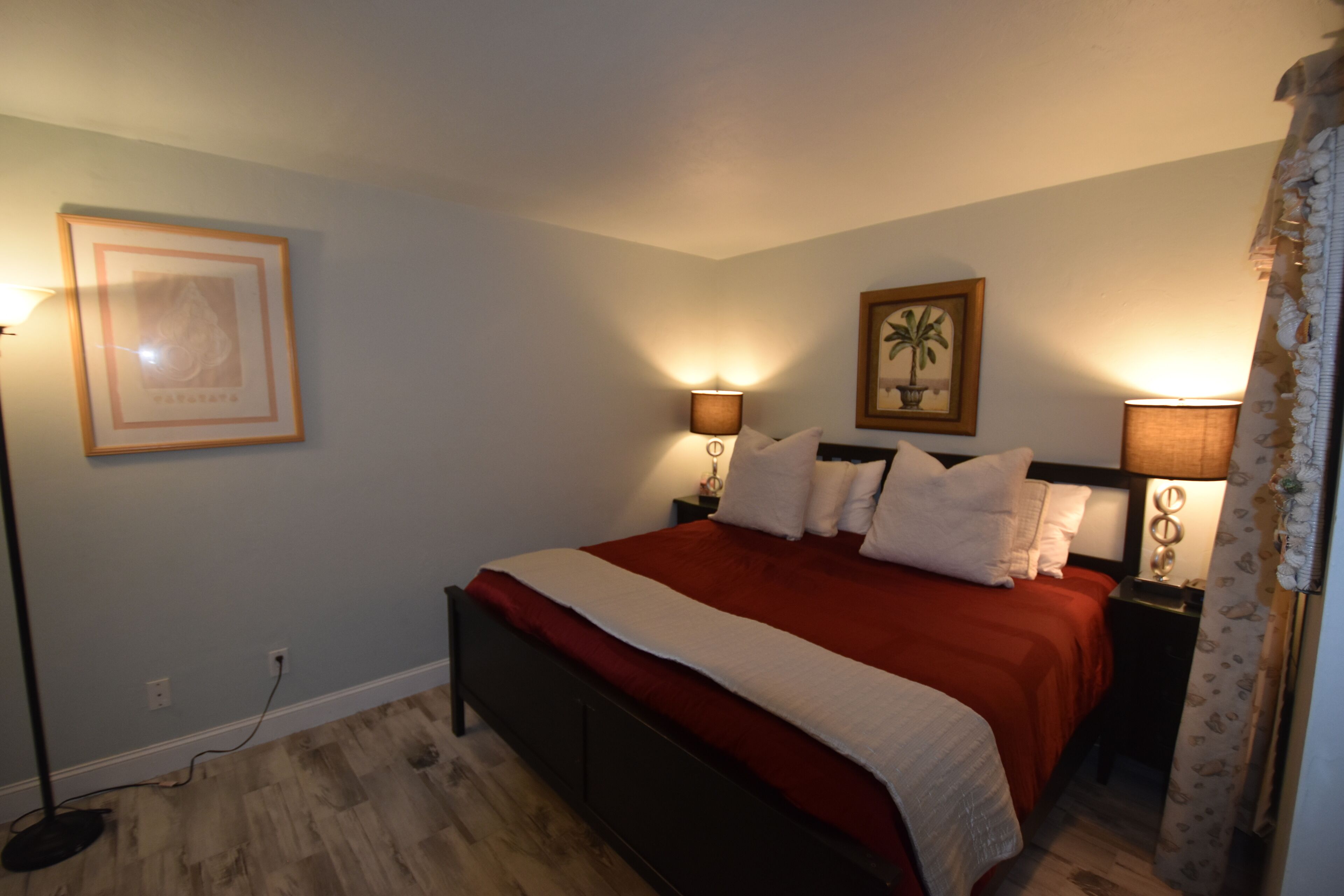 OPEN on beach higher floor 1/1 renovated aug 2023 amazing sunsets from unit pool