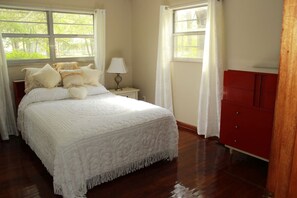 4 bedrooms, WiFi, bed sheets