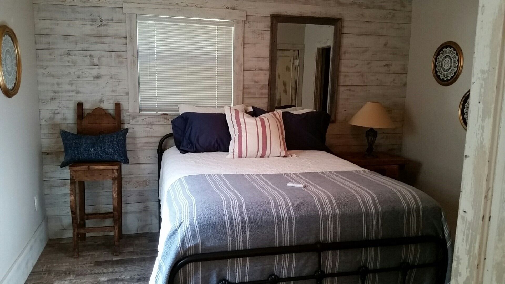 Comfort Cabaña--Texas Hill Country secluded cottage on 10 acres