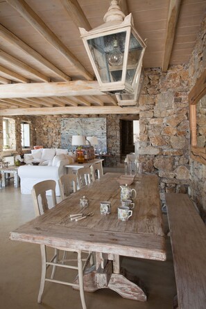 Ferienhaus | Essbereich im Zimmer