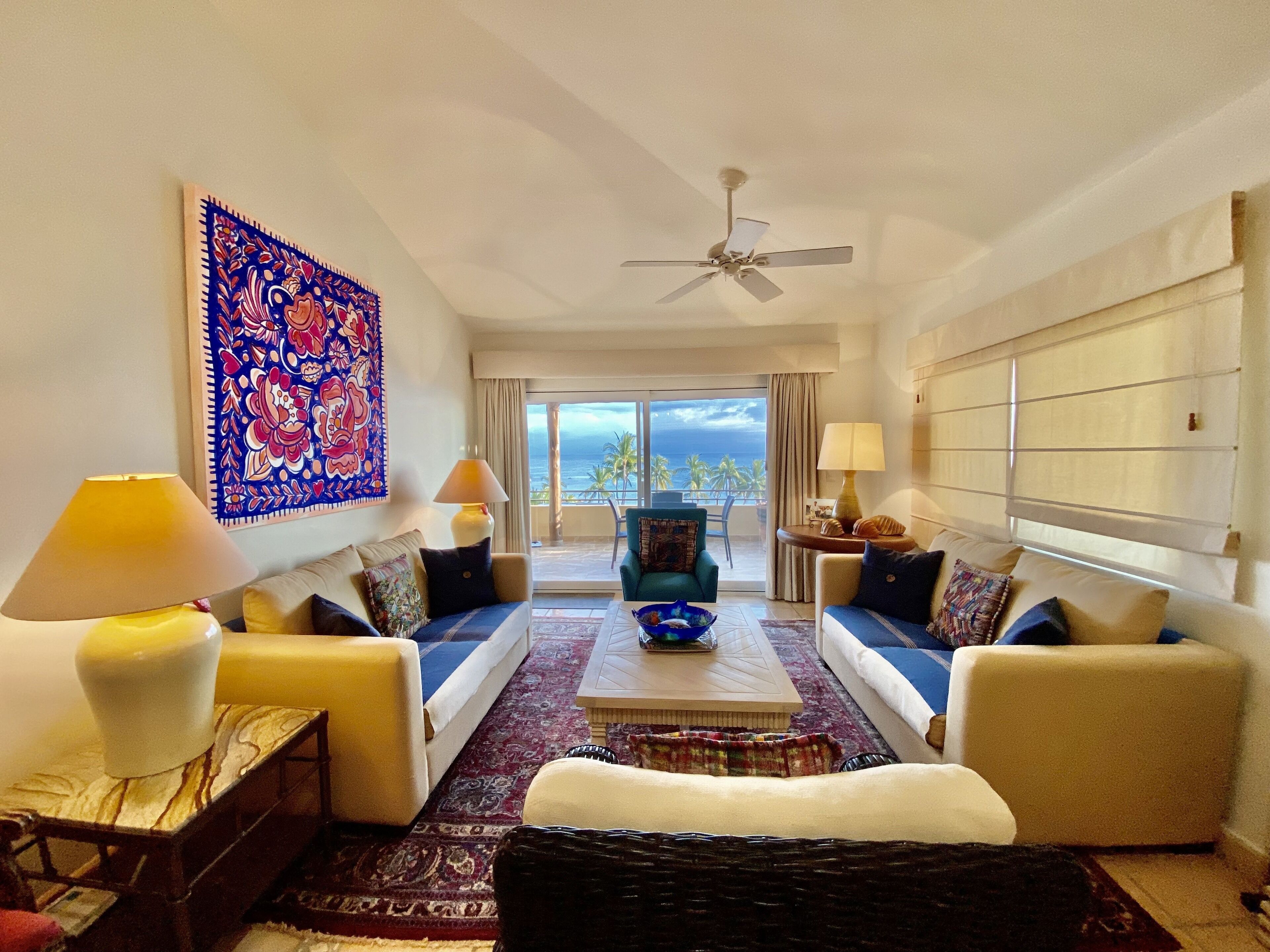 Penthouse Condo with Panoramic Oceans Views