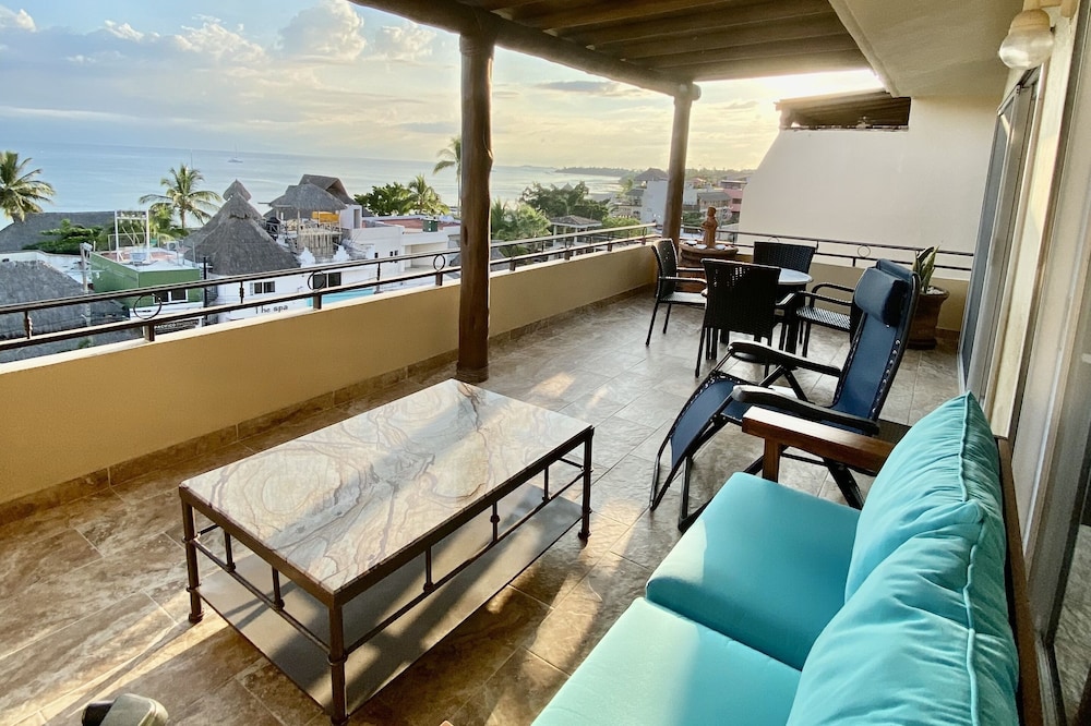 Penthouse Condo with Panoramic Oceans Views