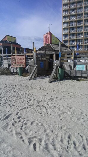 Beach nearby -  65% Off Fall & Winter Monthly Rentals. 3 BR, King (Myrtle Beach)