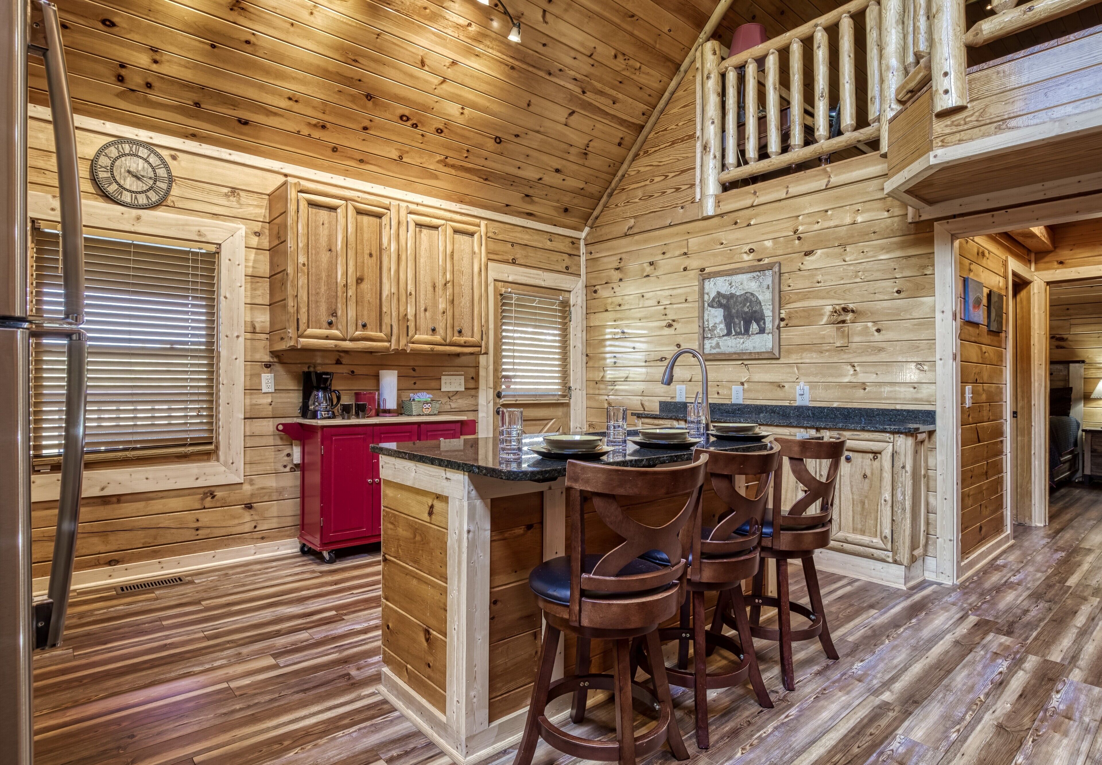 Lake Front-Swimming Pool Access-Private Dock-2 Bedroom-Arcade game-Hot Tub