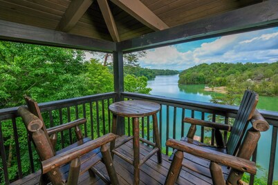 Lake Front-Swimming Pool Access-Private Dock-2 Bedroom-Arcade game-Hot Tub