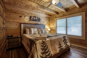 2 bedrooms, iron/ironing board, internet, bed sheets