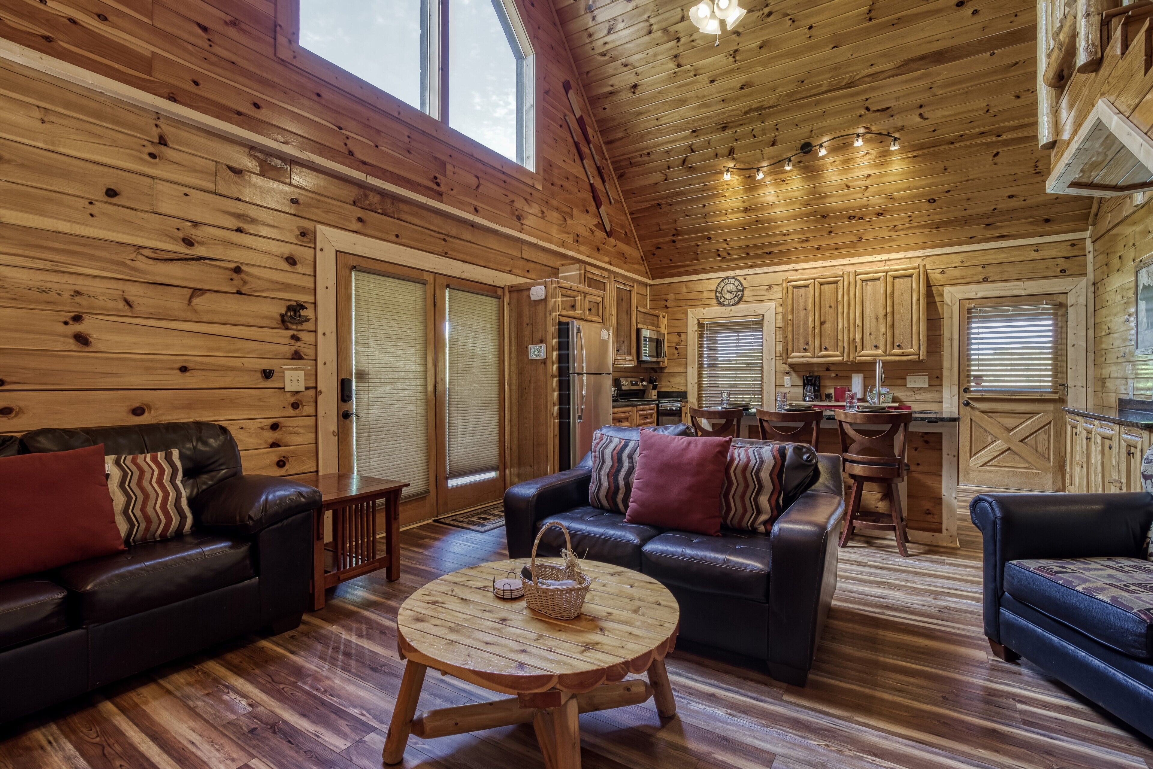 Télévision à écran plat, cheminée, jeux vidéo, lecteur de DVD