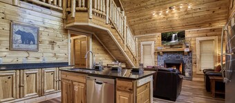 Lake Front-Swimming Pool Access-Private Dock-2 Bedroom-Arcade game-Hot Tub