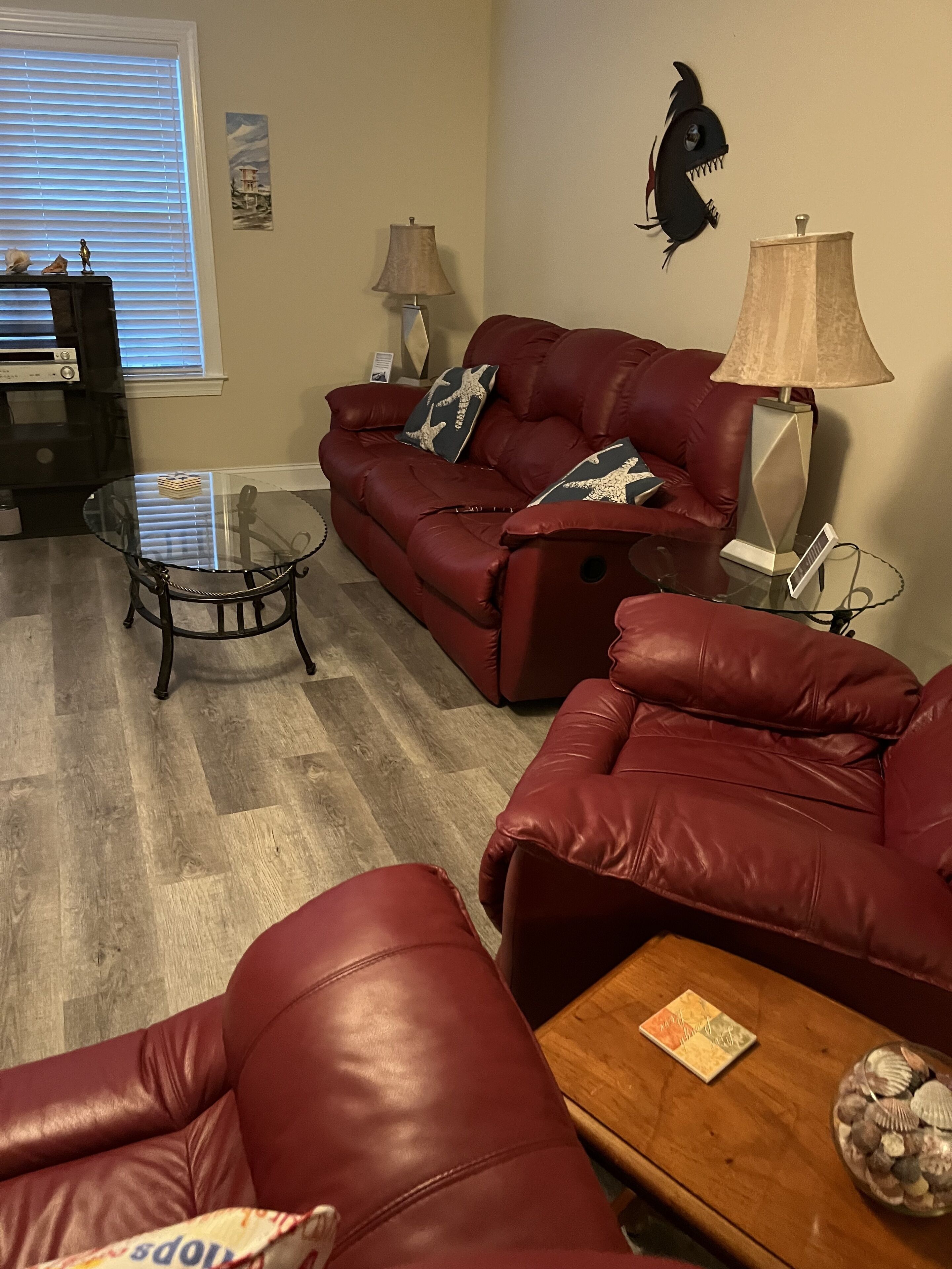 Private Spacious 1 Bedroom Apartment-0.6 Mile Walk To Beach