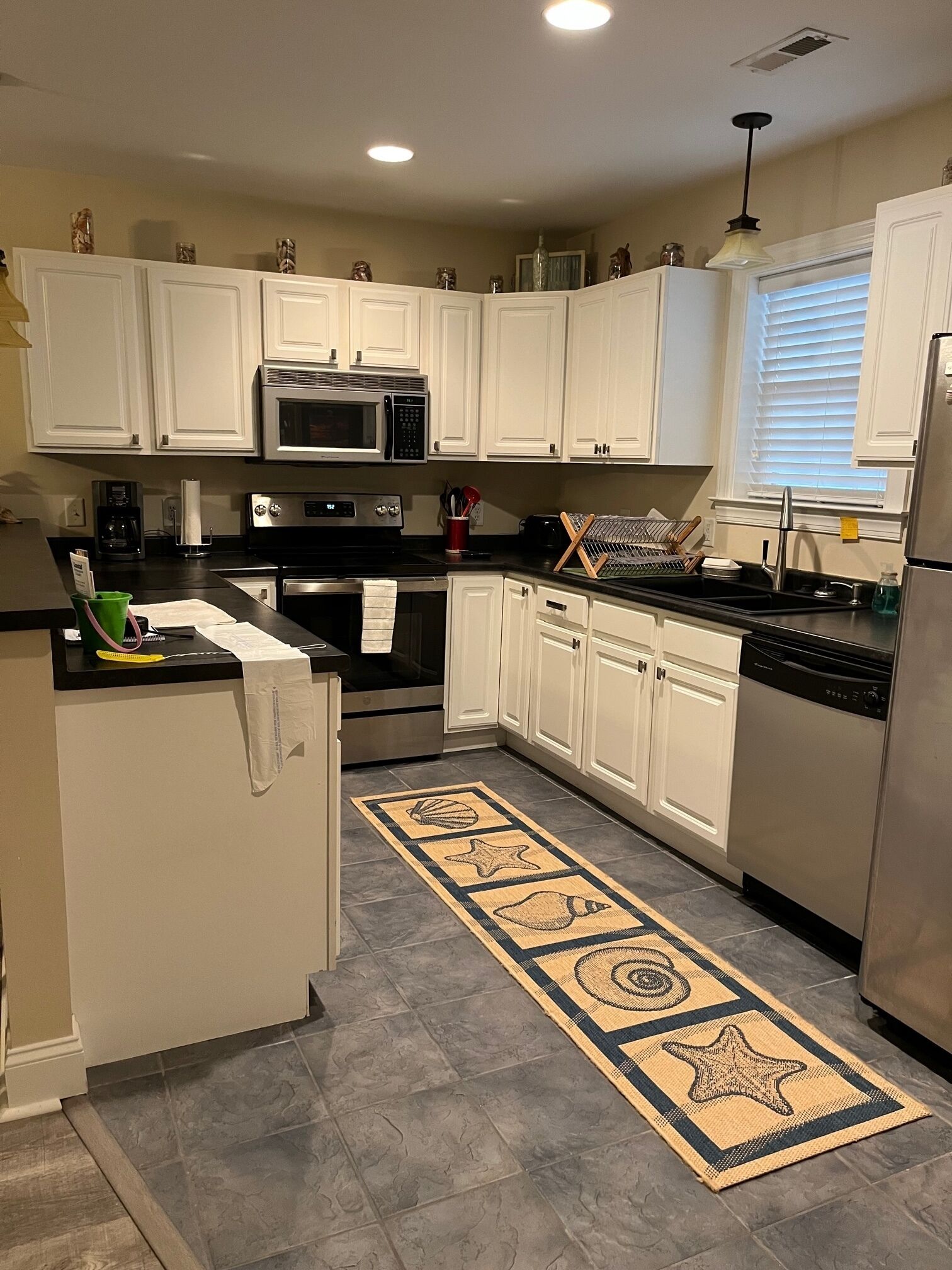 Private Spacious 1 Bedroom Apartment-0.6 Mile Walk To Beach