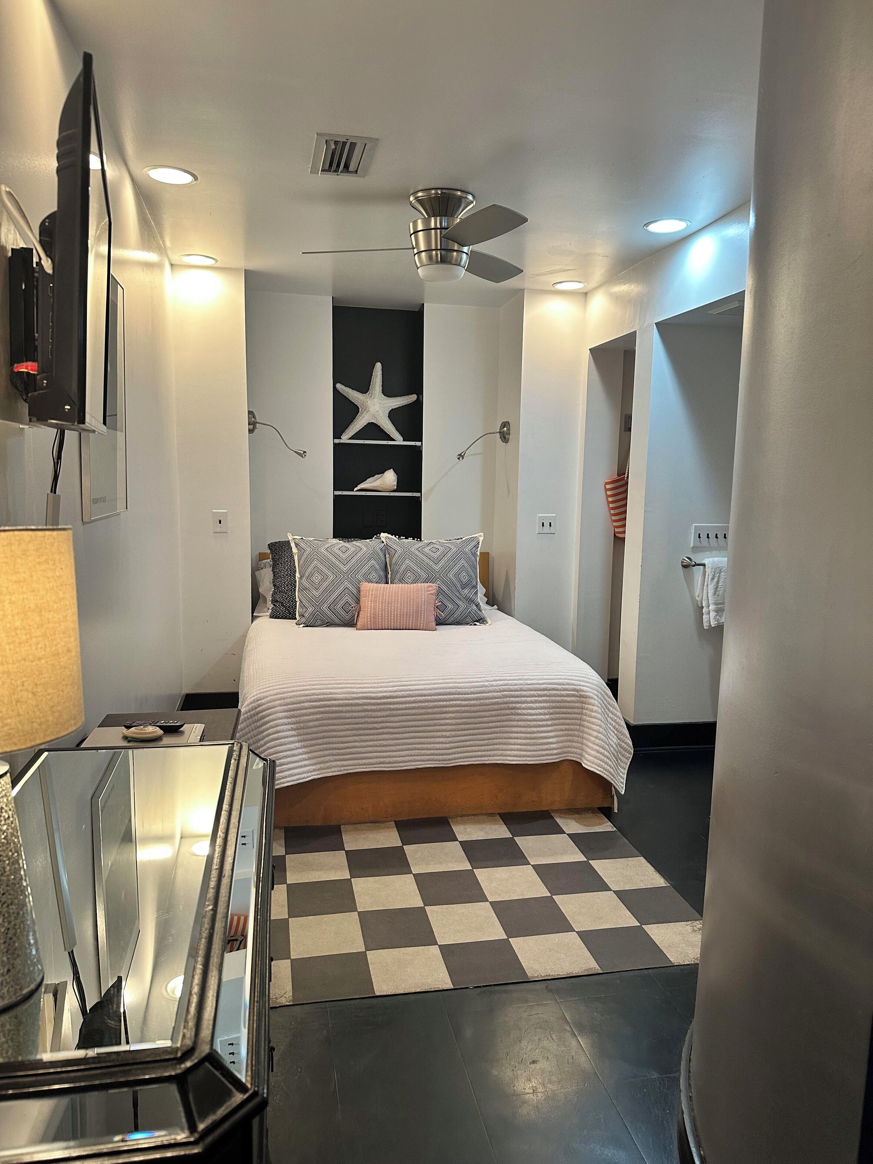 One Bedroom Paris style in heart of Seaside