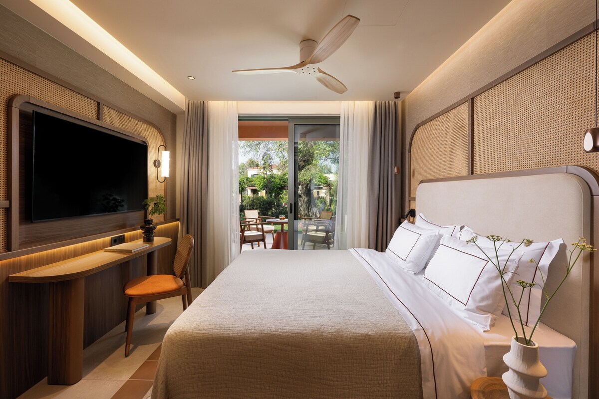 Deluxe Family Suite | เครื่องนอนระดับพรีเมียม, ตู้นิรภัยในห้องพั ก, โต๊ะทำงาน