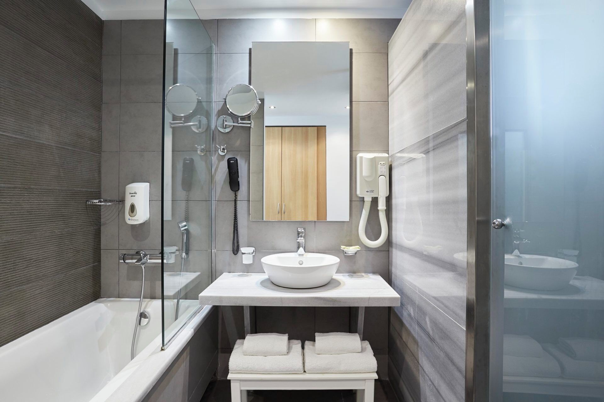 shower, rainfall showerhead, free toiletries, hair dryer