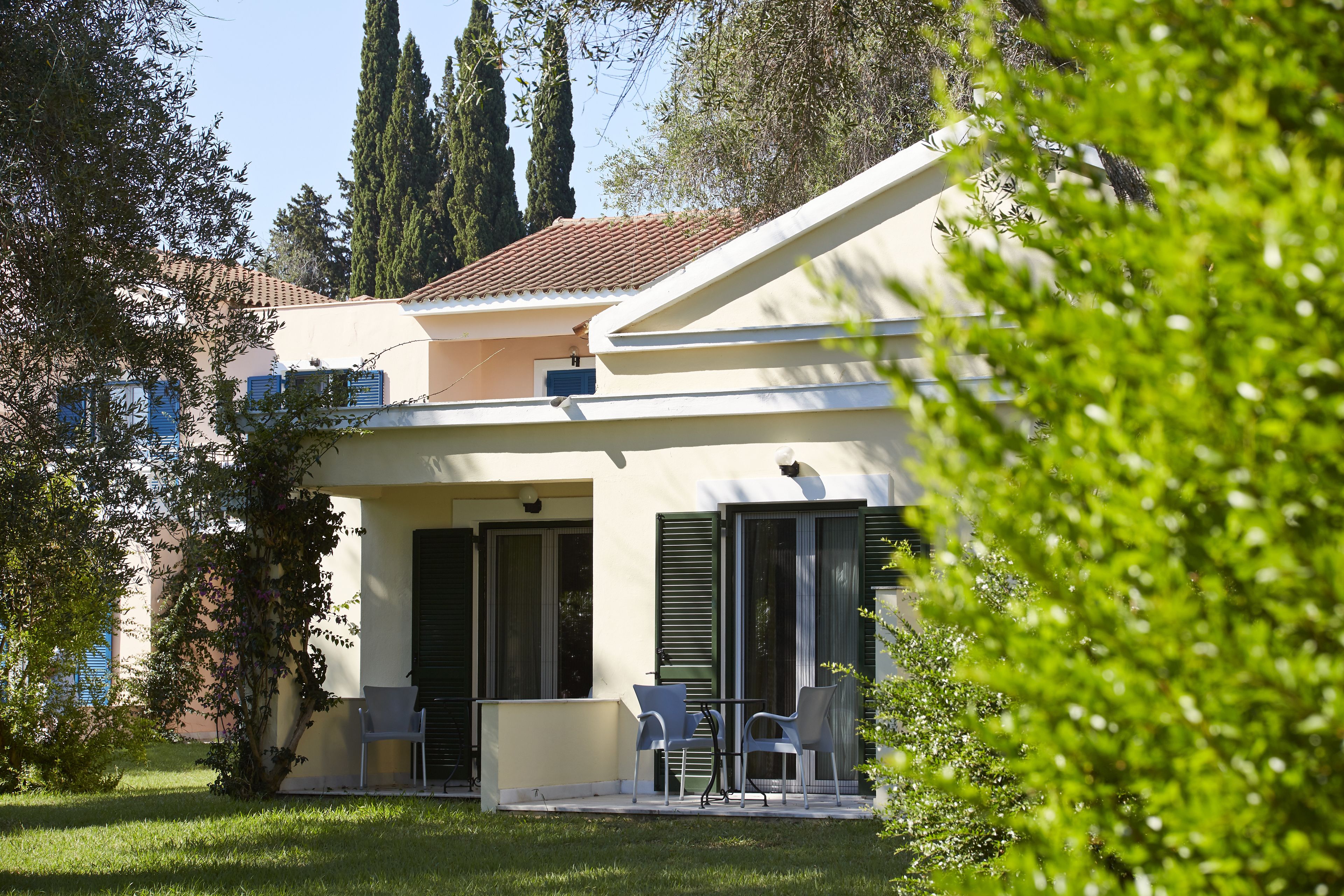 Familiekamer | Luxe beddengoed, een kluis op de kamer, een bureau, een laptopwerkplek