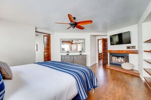 5 Schlafzimmer, Schreibtisch, Bügeleisen/Bügelbrett, Reisekinderbett