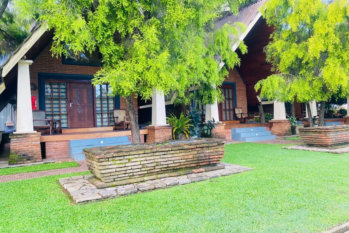 Signature Chalet, 1 Queen Bed, Non Smoking, Garden View | 1 bedroom, Egyptian cotton sheets, premium bedding, memory-foam beds