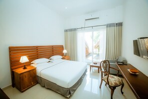 디럭스 트리플룸, 침대(여러 개), 금연, 정원 전망 | 1 개의 침실, 이집트산 면 시트, 고급 침구, 메모리폼 침대