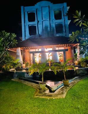 Front of property – evening/night - Avasta Resort (Anuradhapura)