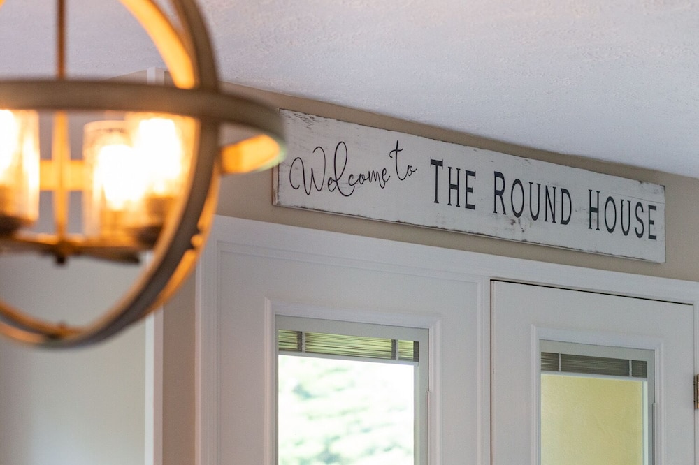 Mohican Pleasant Hill Round House