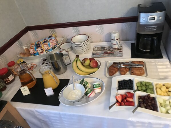 Petit déjeuner complet compris tous les jours