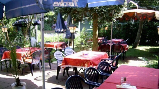 Outdoor dining - Hotel Hellmann (Schwarzenbruck)