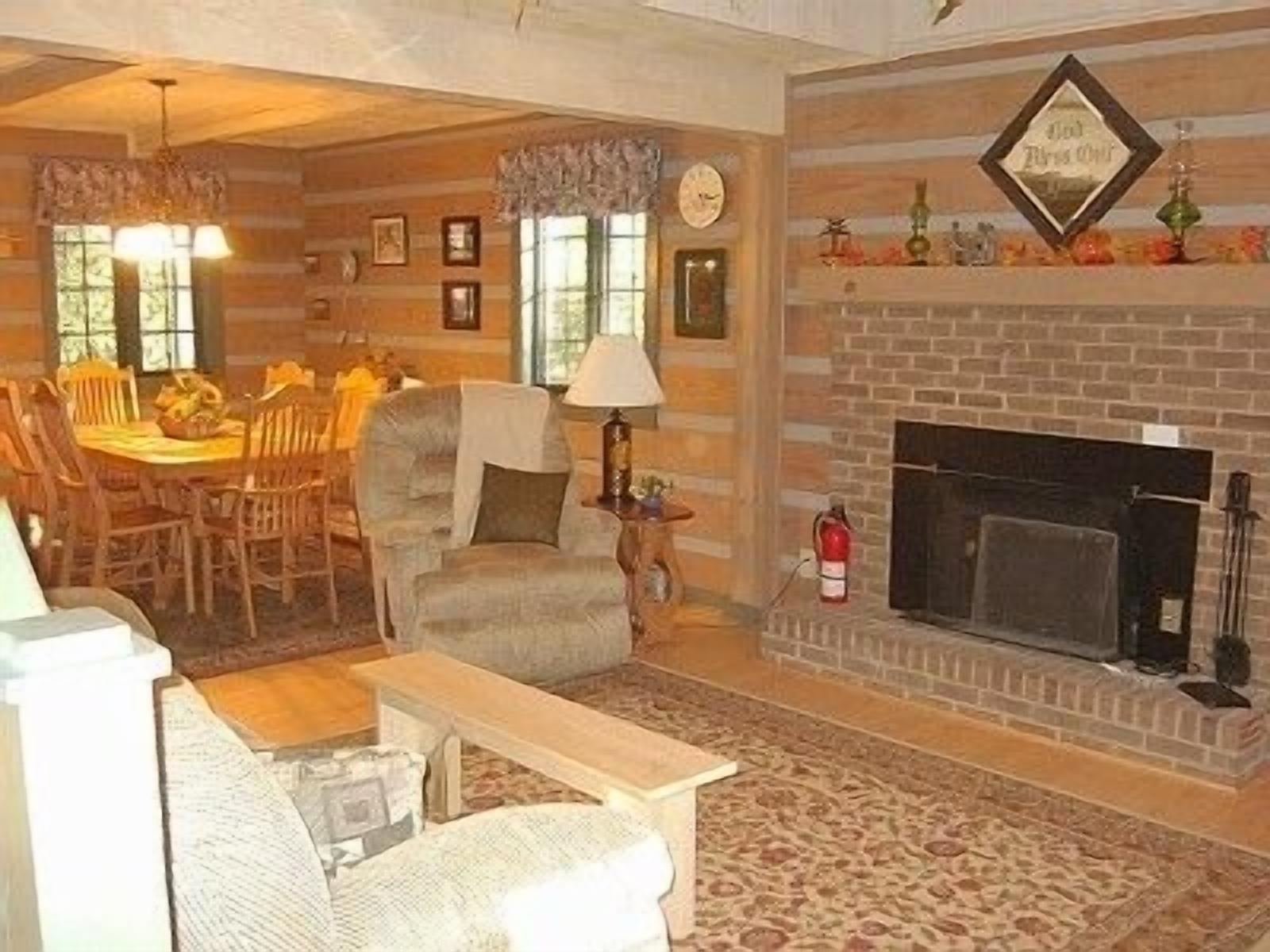 Beautiful Log Cabin Mountain Top Retreat, Among the Trees
