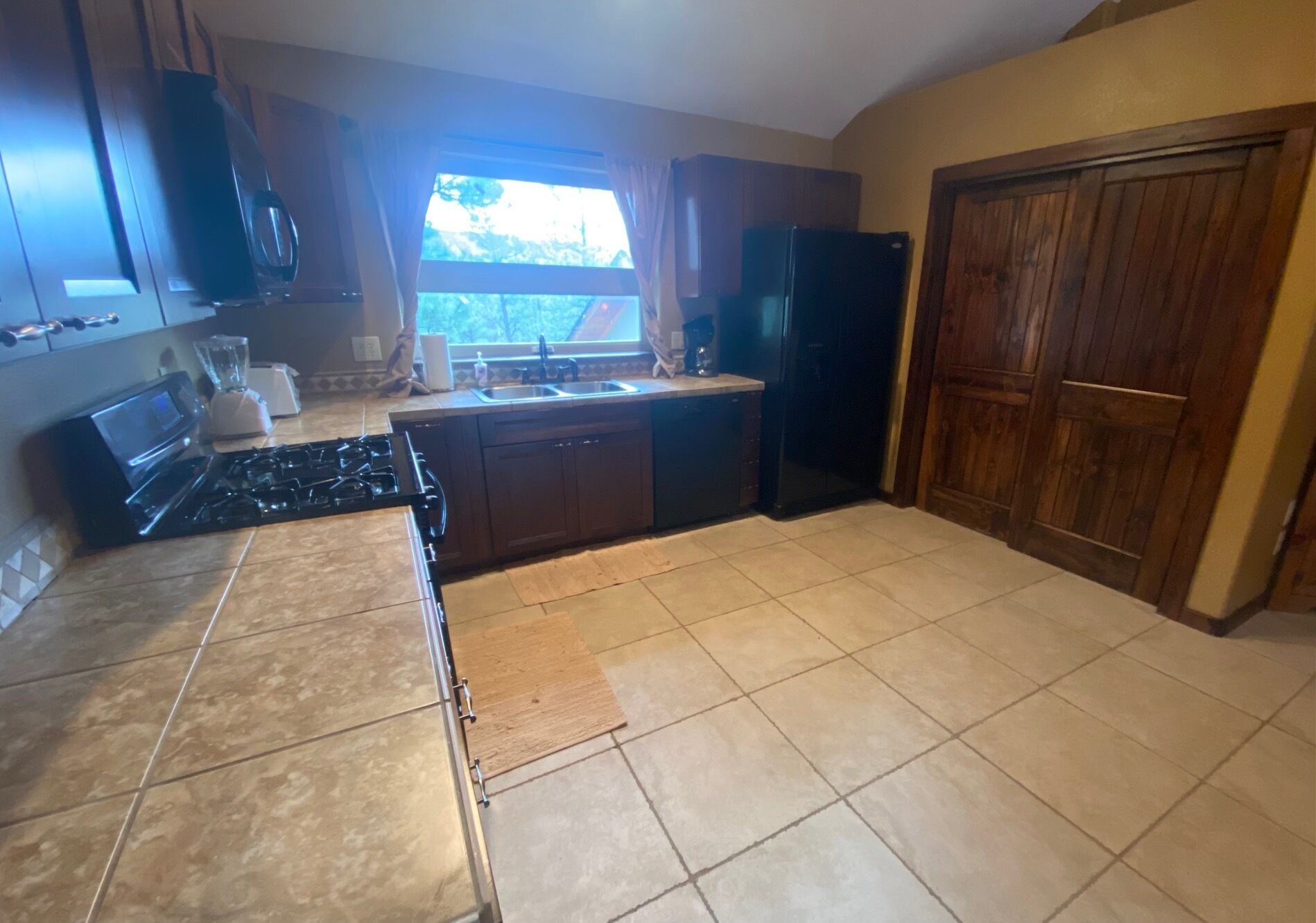 Awesome Mountain Getaway Just 15 minutes from Angel Fire, in the forest!