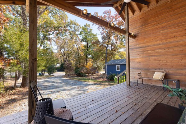 Terrace/patio - Modern, Quality 4BR Near Downtown (Durham)