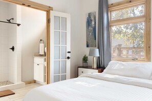 4 habitaciones, escritorio, tabla de planchar con plancha y wifi 