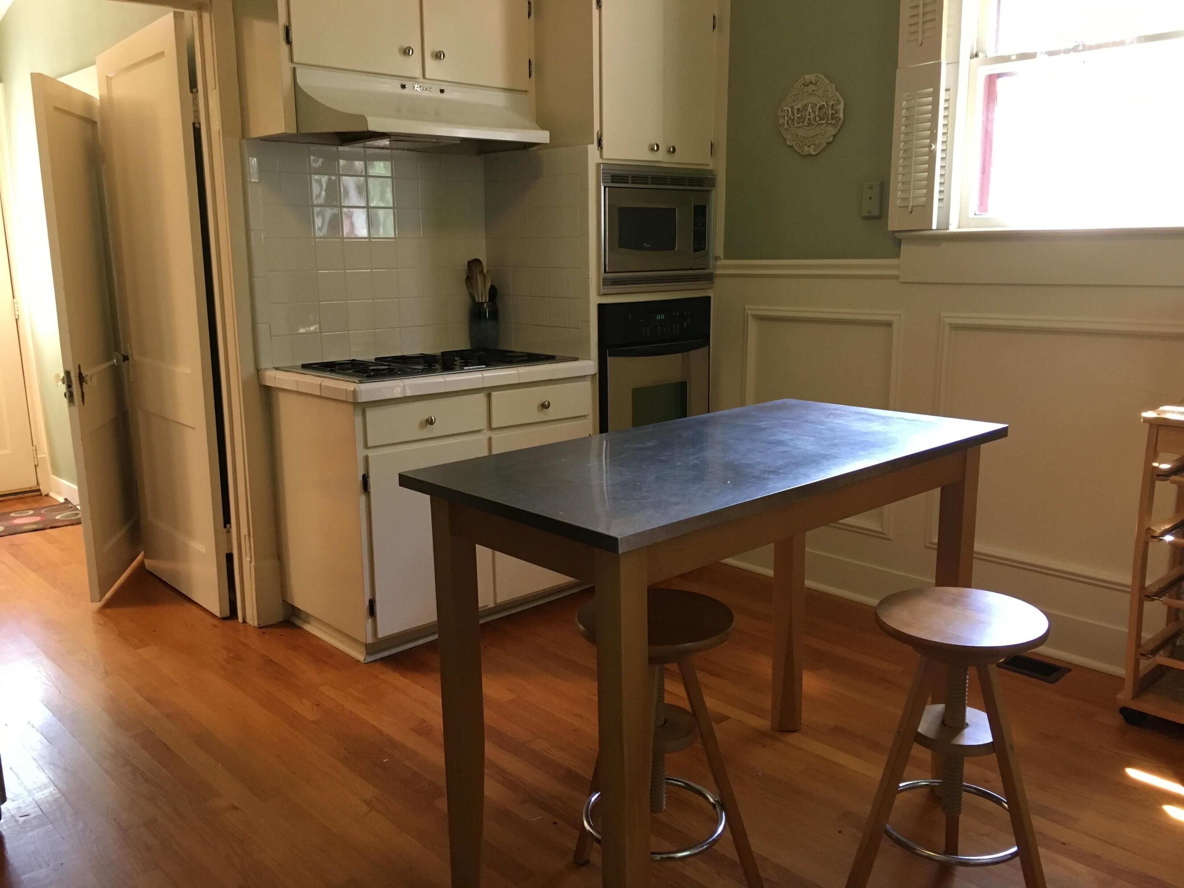 2023 Game Weekends Available, Great Gameday House - Close to Shuttle & Downtown 