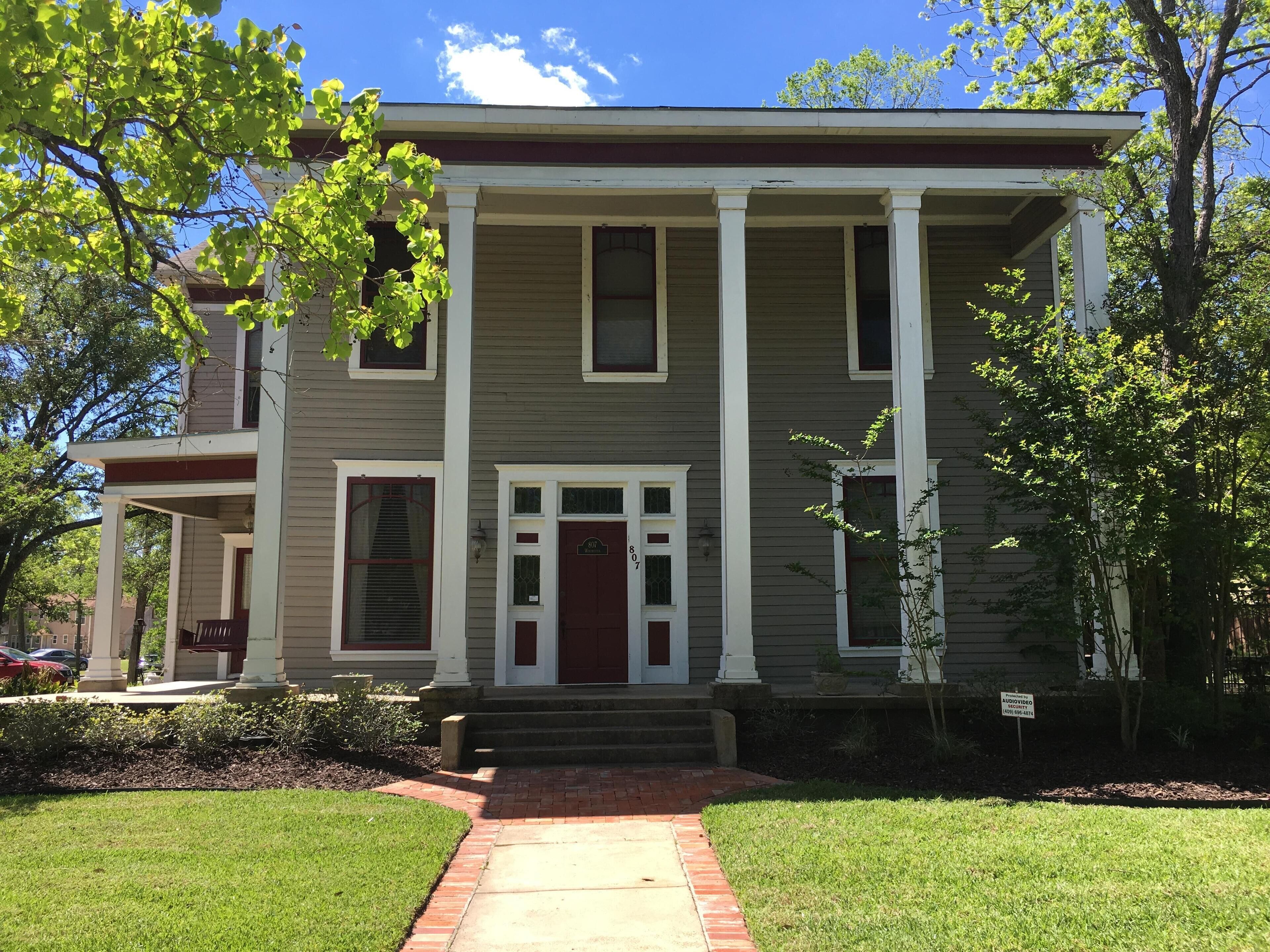 2023 Game Weekends Available, Great Gameday House - Close to Shuttle & Downtown 